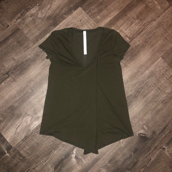 lululemon athletica Tops - Women’s Lululemon Green Open Front V-Neck - Size 4